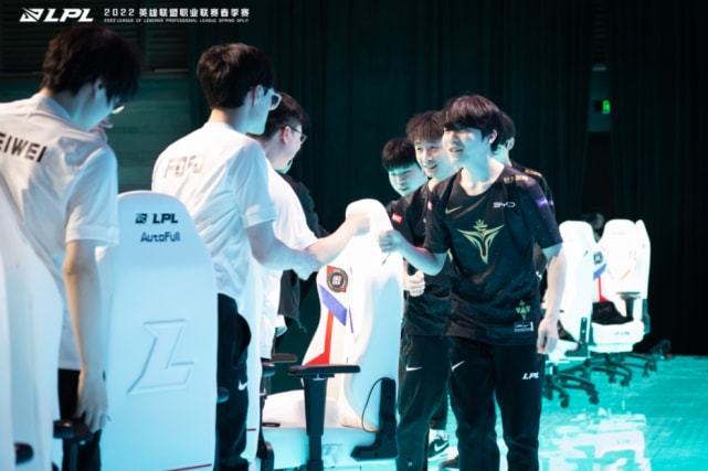 比赛中继续 比赛中继续